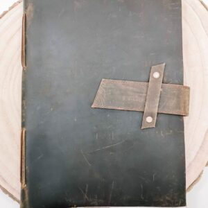 Handgemaakt lederen notitieboek met handgeschept papier