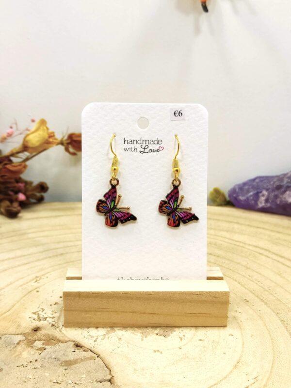 Oorhangers vlinder in roze en oranje
