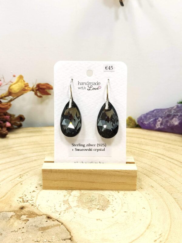 Oorhangers met zwarte Swarovski pendant ovaal