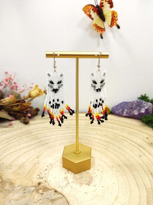 Franje oorhangers witte wolf