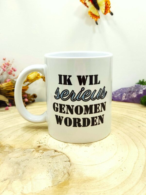 Keramische mok “Serieus genomen”